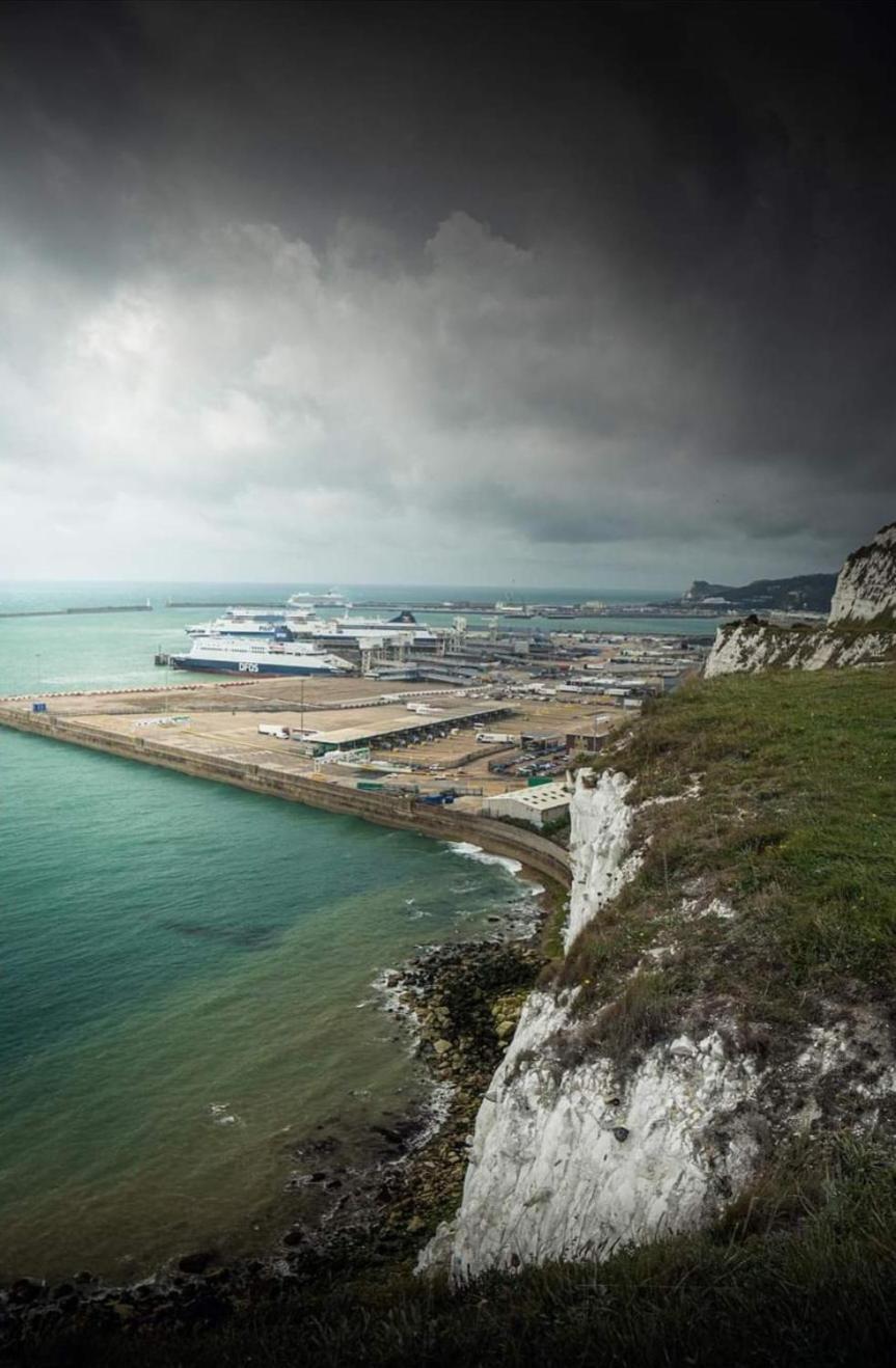 Отель D & A Short Breaks - St Margarets Bay, Dover Сент-Маргарет-эт-Клиф Экстерьер фото