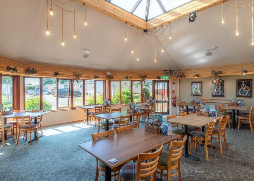 Отель D & A Short Breaks - St Margarets Bay, Dover Сент-Маргарет-эт-Клиф Экстерьер фото